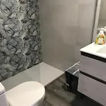 Recien Reformado Cerca De La Playa Con Dos Piscinas Y Pista De Tenis. Daire
